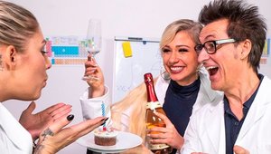 Hitzefrei - Blonde Mia Blow demonstrates big ass